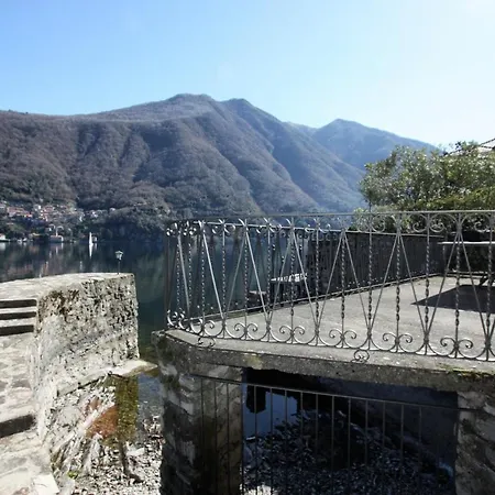Apartamento House On The Shore Of *